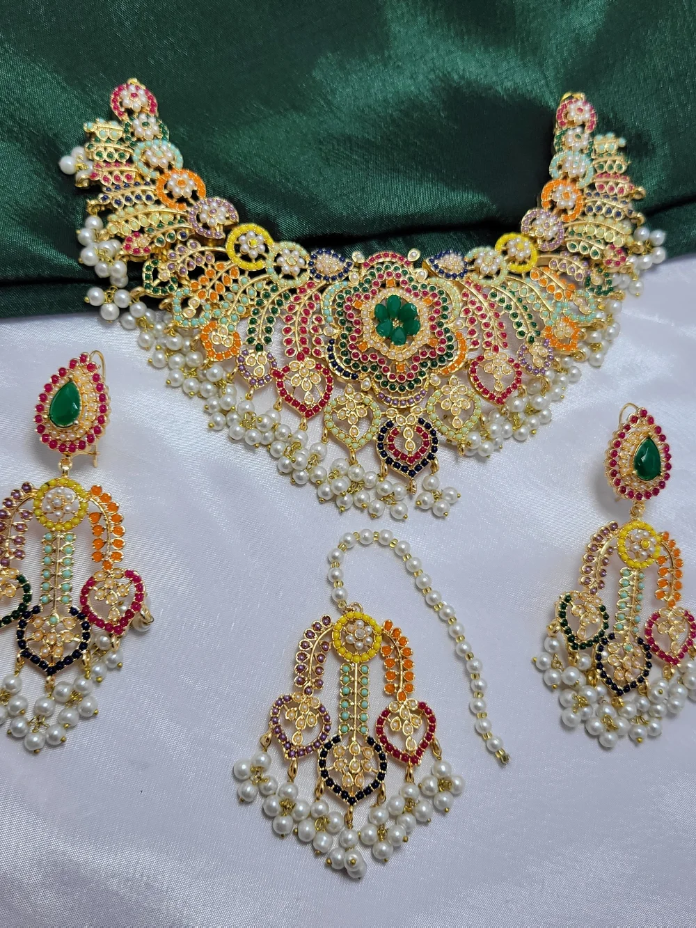Multicolor Gold-Tone Bridal Necklace Set with Pearls